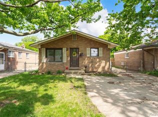 19595 E Forteen Mile Rd, Clinton Township, MI 48035