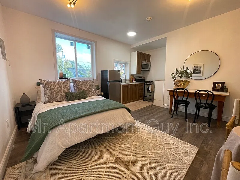 45 Saint Paul St W #4