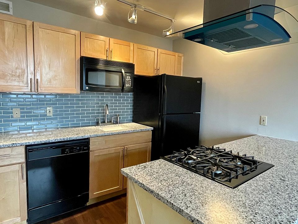 1st image of 600 E 8th St APT 8B