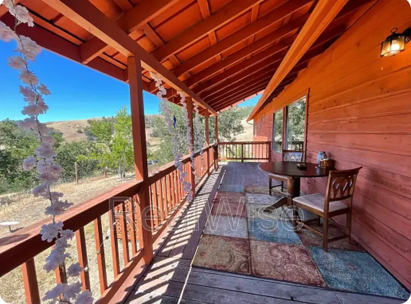 3 bed, 3.0 bath, 2649 sqft, $2,650 — Photo 4
