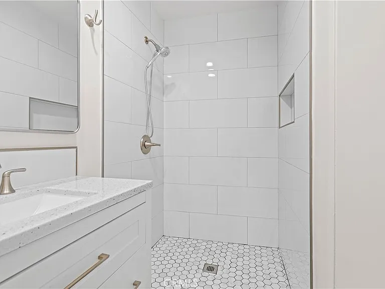 1019 E Walnut Ave — Photo 31