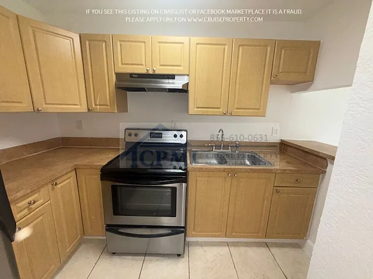 1095 W 77 St Hialeah, FL 33014 — Photo 16