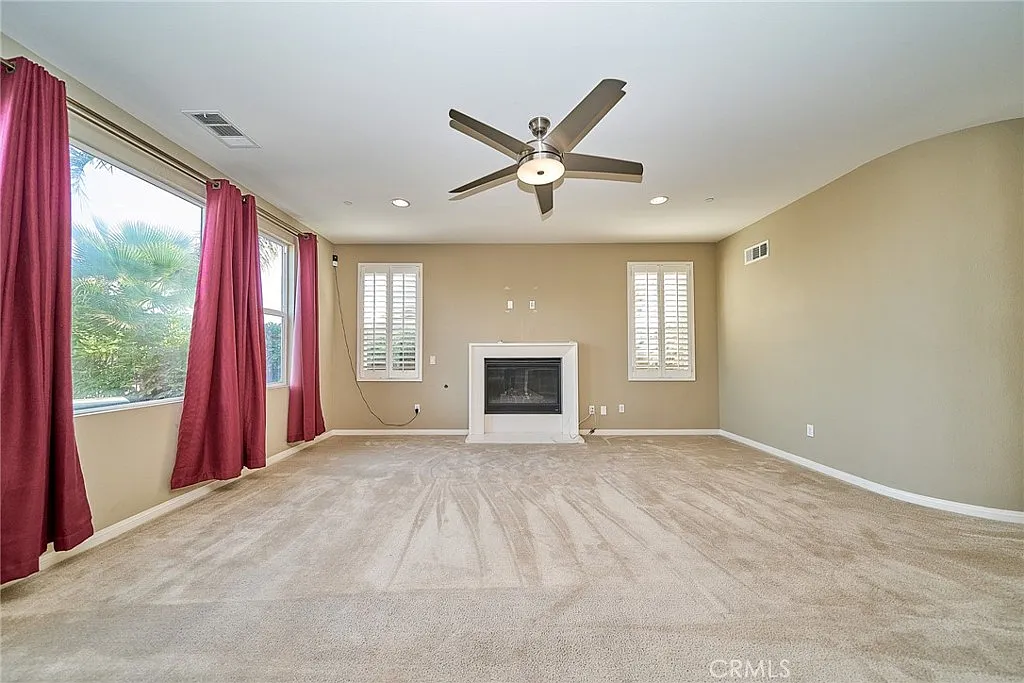 4 bed, 2909 sqft, $4,800 — Photo 3