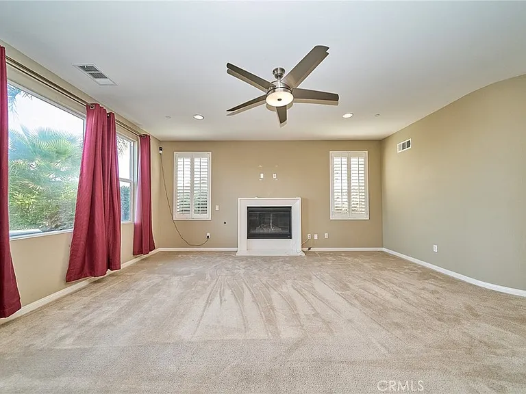 1324 N Macneil Dr — Photo 3