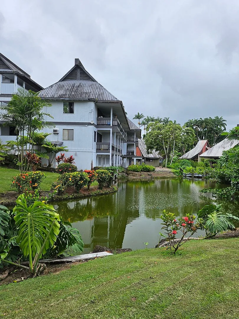 Beautiful 1 Bedroom Condo in Hilo - Waiakea Villas - Pool Access - Furnished — Photo 2