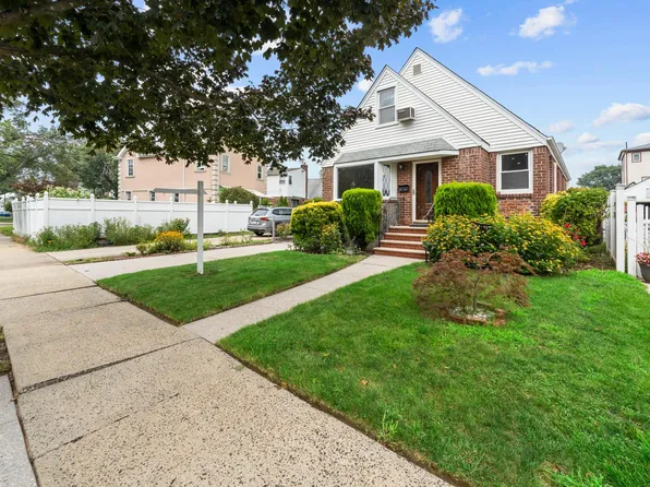 8441 265th Street, Floral Park, NY 11001