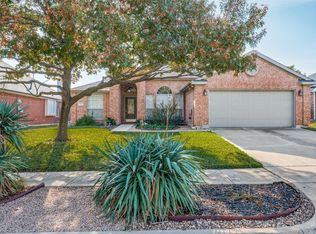 730 W Lonesome Dove Trl, Arlington, TX 76001