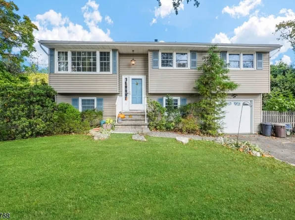 11 Spruce Run Rd, Clinton Town, NJ 08809