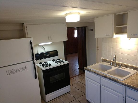 3rd image of 1722 1/2 E 4th St