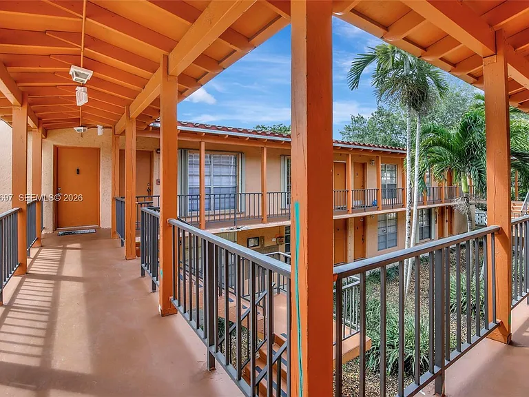 7241 Miami Lakes Dr #D14 — Photo 4
