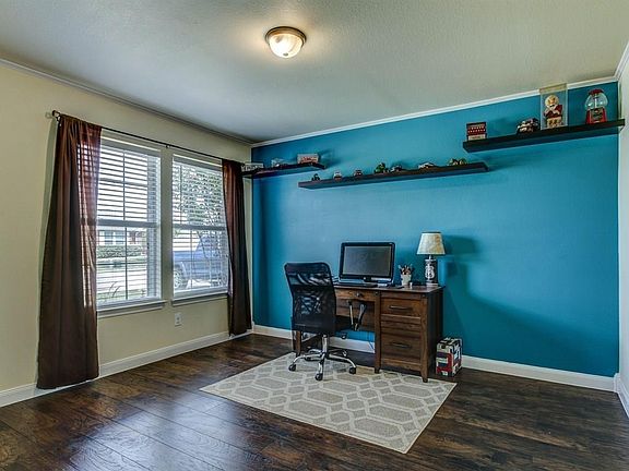 5th image of 1209 Oak Hollow Ln