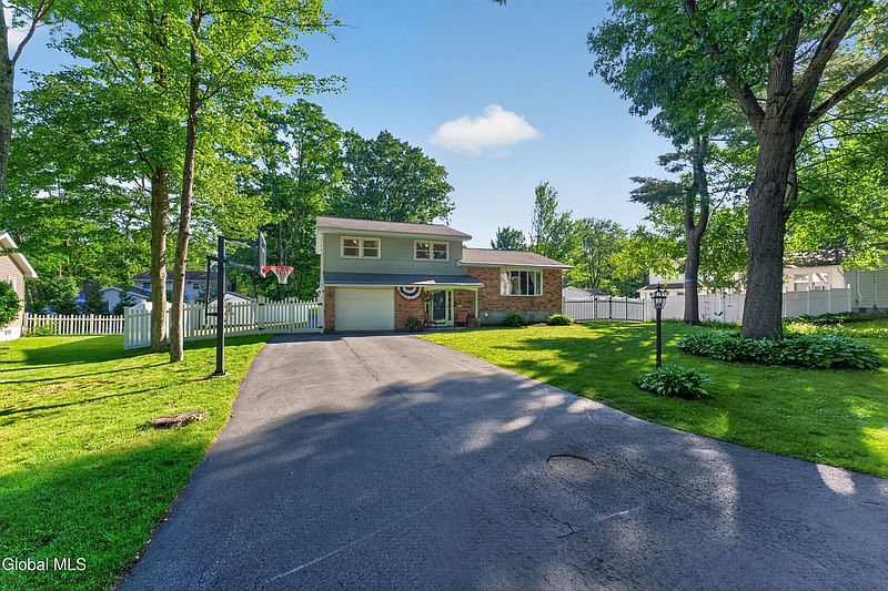 3rd image of 14 Ponderosa Drive