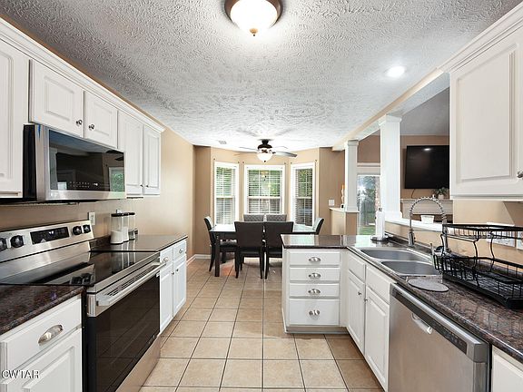 5th image of 148 Oxford Dr