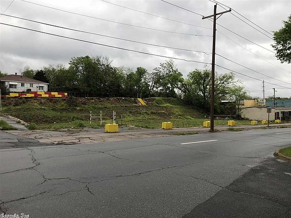 3rd image of 214 W Grand Ave
