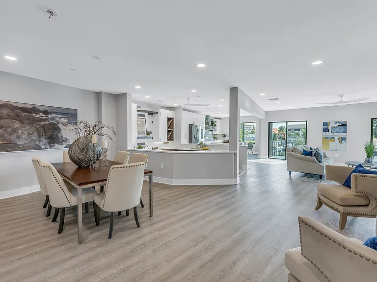 12404 Capri Cir N — Photo 35