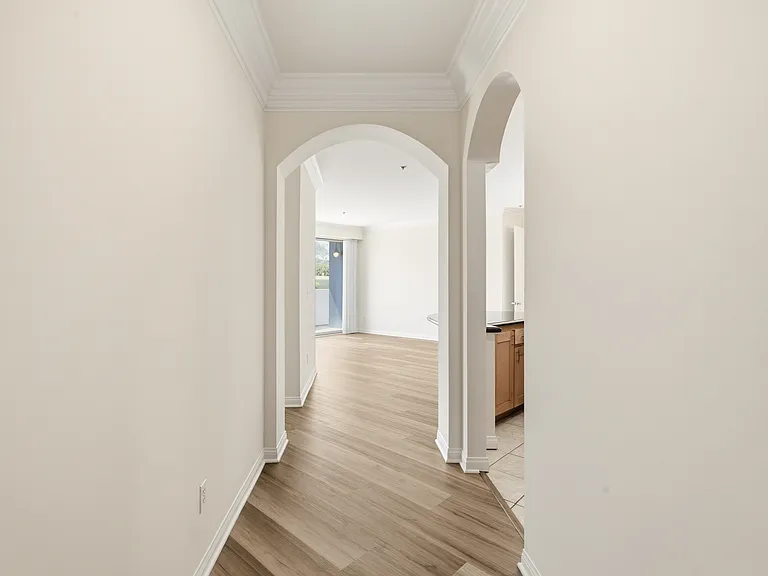 830 N Alfred St #202 — Photo 4