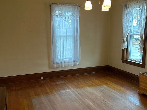 5th image of 601 W Oldfield St