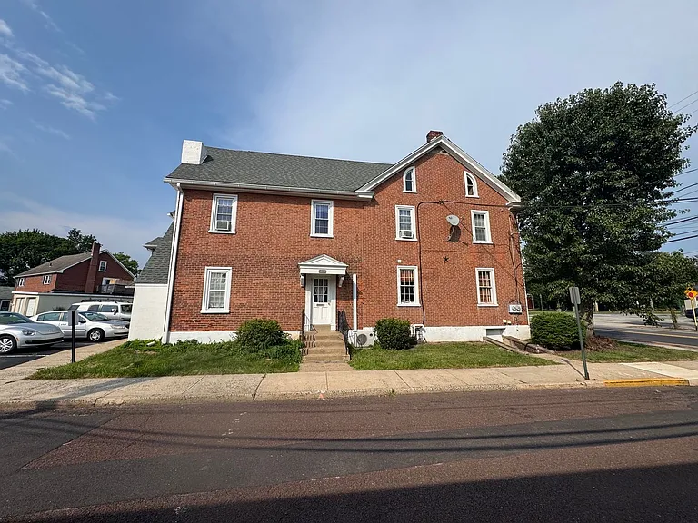 115 E Broad St — Photo 2