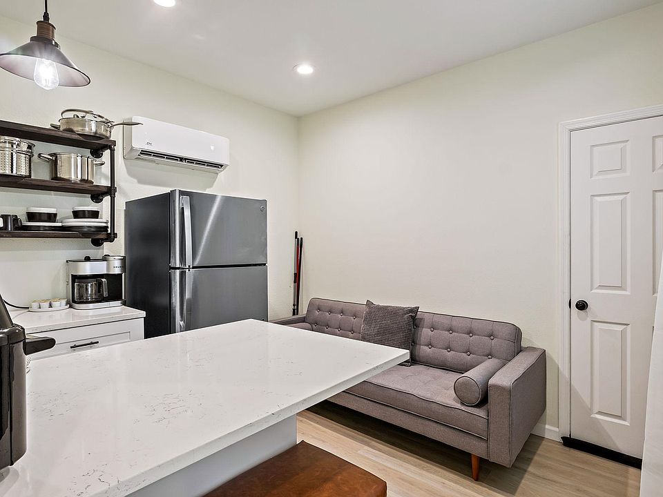 1st image of 4226 5th Ave N #D
