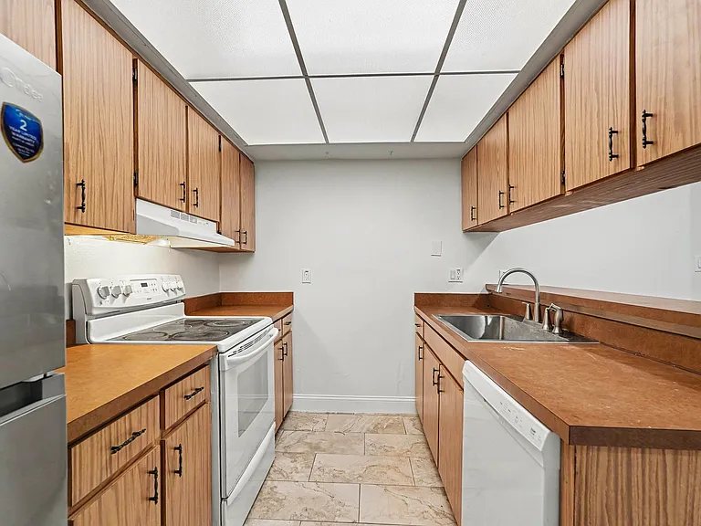 9208 N Connechusett Rd #C — Photo 11