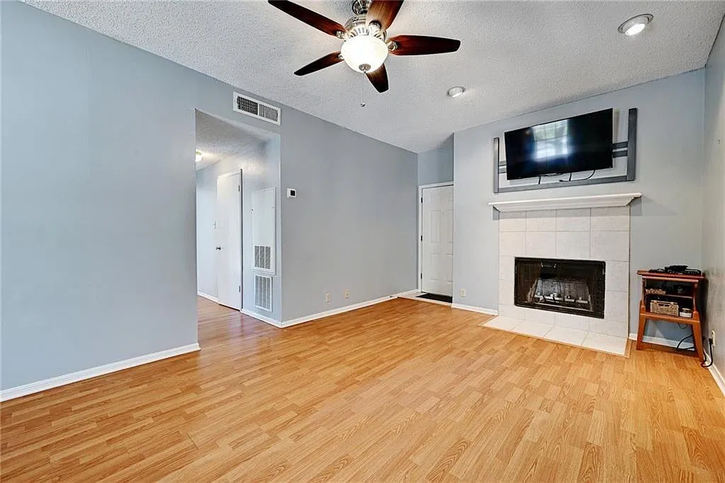 2 bed, 2.0 bath, 814 sqft, $2,250 — Photo 1