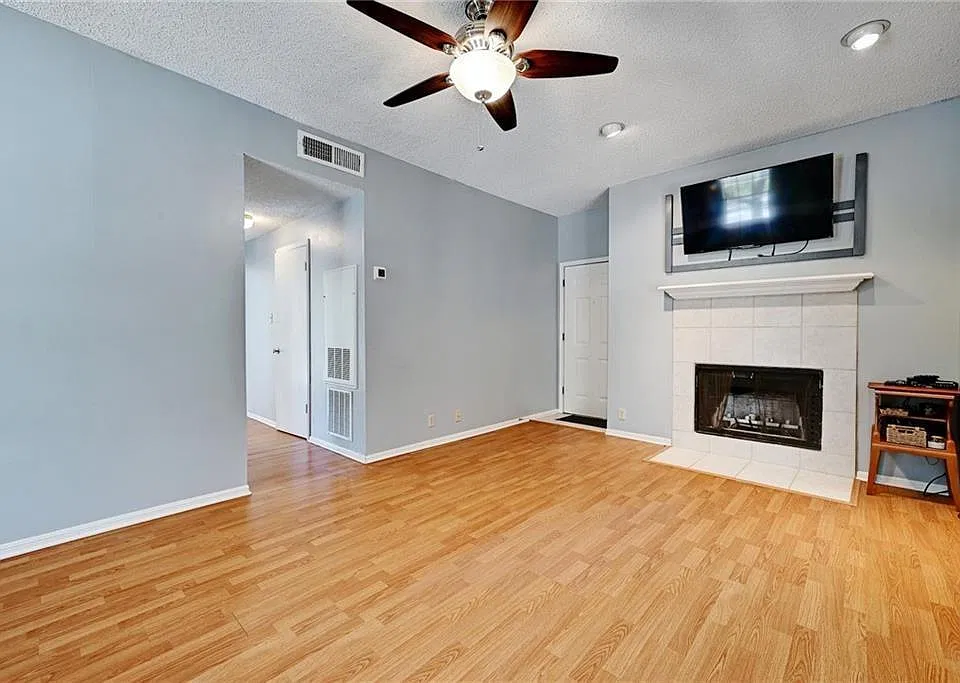 203 E 31st St #201