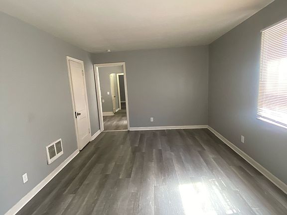 2nd image of 1048 Rosemont Ave #2