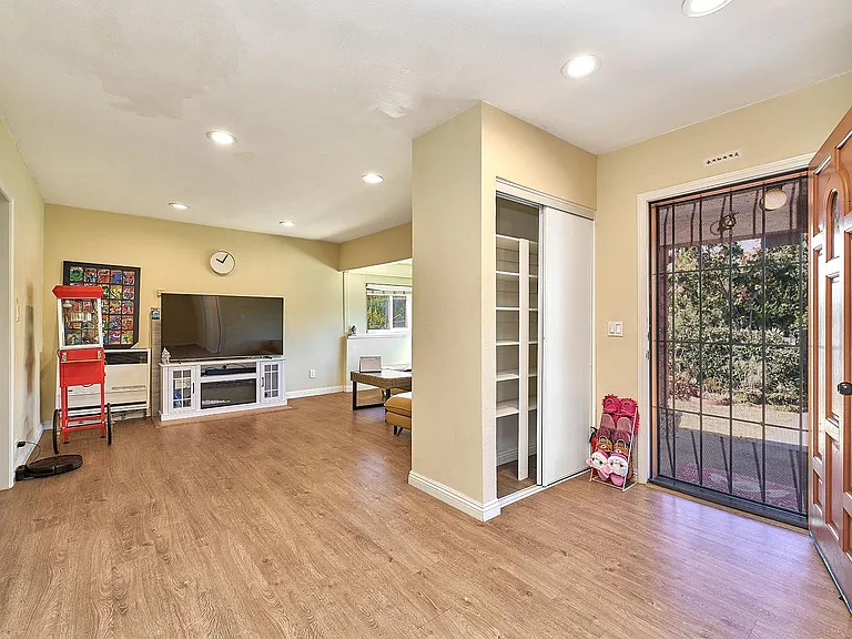 2837 W Avenue 33 — Photo 17
