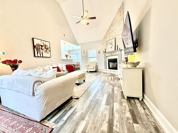 4th image of 1448 Hereford Blvd