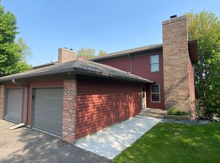 400 Hunter Hill Rd, Hudson, WI 54016