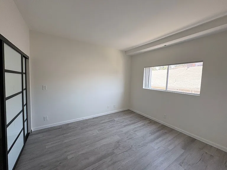 2481 S Corinth Ave — Photo 20