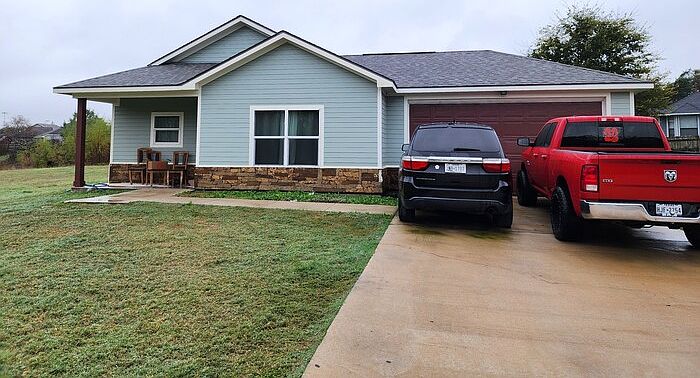 1st image of 210 Gavin Dr