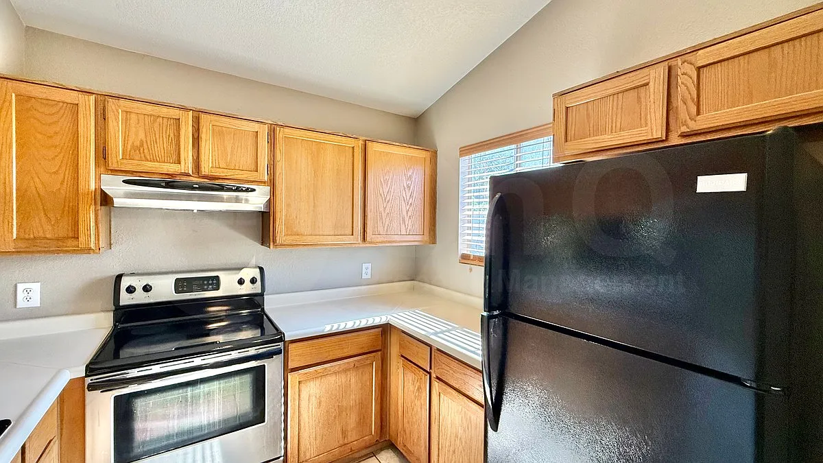 3 bed, 2.0 bath, 1350 sqft, $2,200 — Photo 4