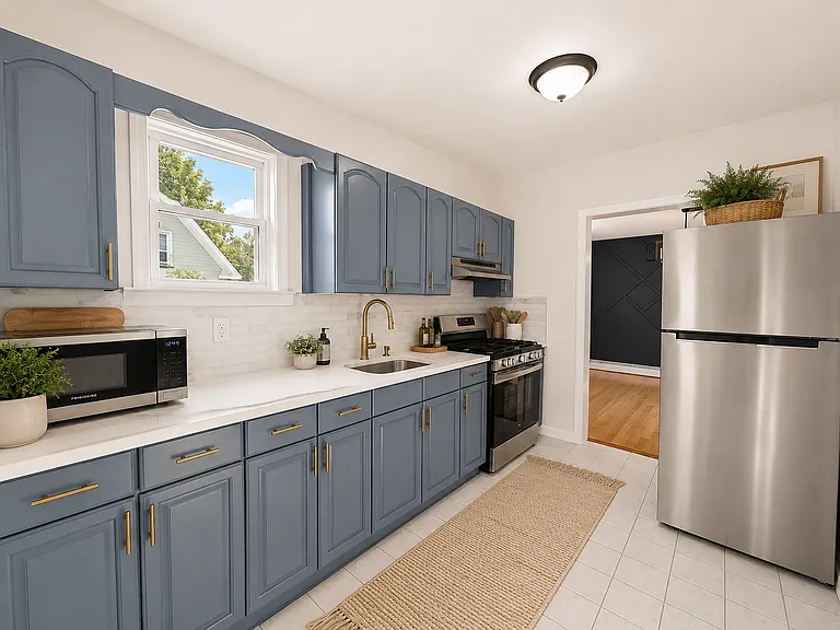 18 Van Rensselaer St #2 — Photo 5