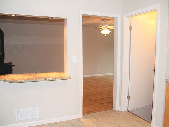 5th image of 407 Green Acres Dr