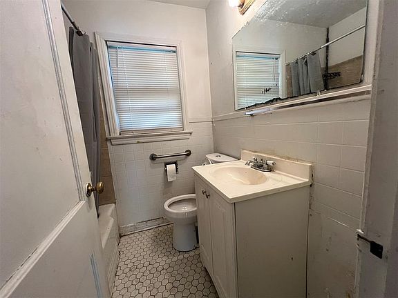 4th image of 1801 Brighton Ave