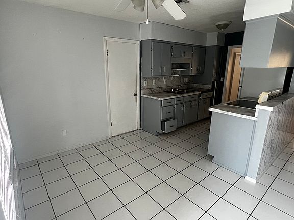3rd image of 2002 49th Ave W #2002