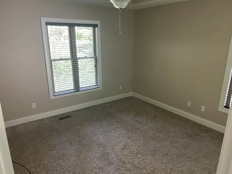 40 Brooks Ln — Photo 8