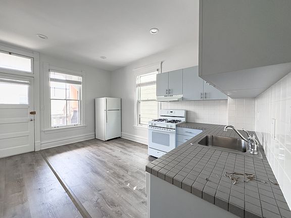 3rd image of 2703 N Magnolia Ave #4