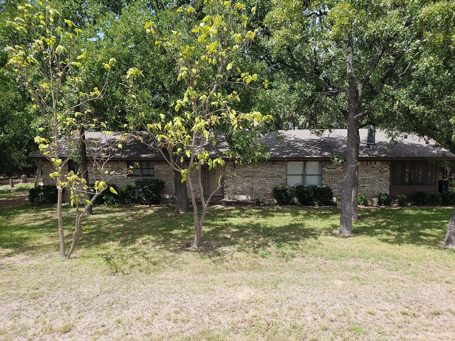 3 bed, 2016 sqft, $1,850 — Photo 1