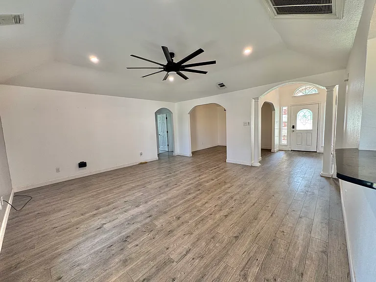 14410 Mangold Ln — Photo 6