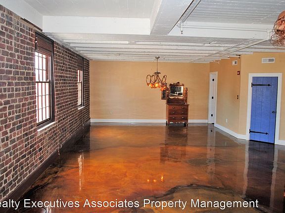 3rd image of 535 Locust St APT 403