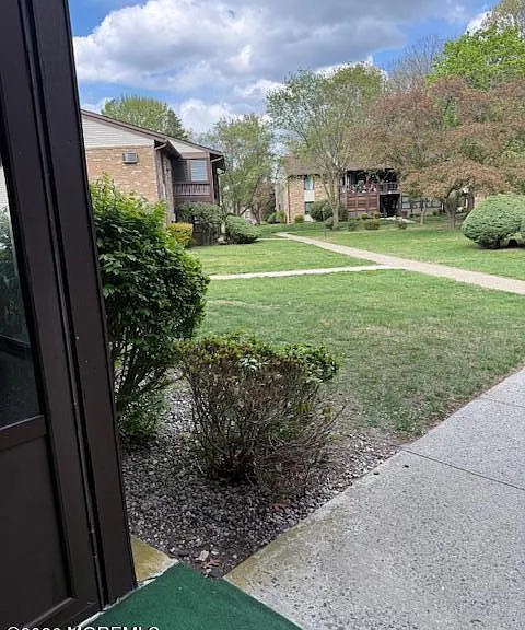 113 Amberly Dr #F — Photo 14