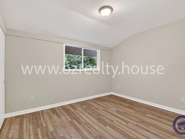 3040 E Lincolnshire Blvd #B — Photo 10