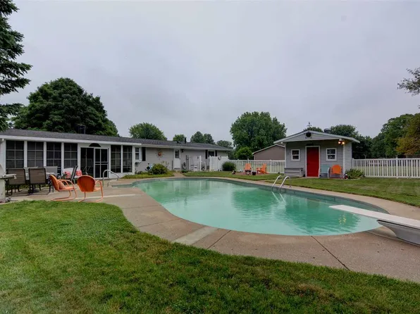 11829 Bubbling Well Rd, Glenarm, IL 62536