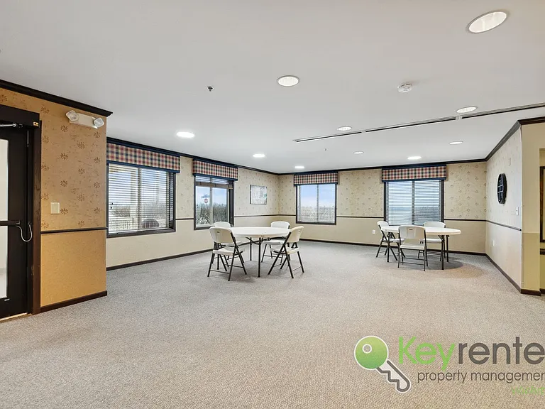 1411 S Douglas Ave #110 — Photo 27