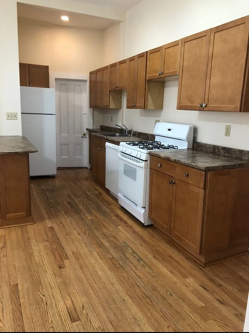 45 Laurel Street — Photo 4