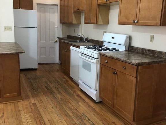 4th image of 45 Laurel St APT 2