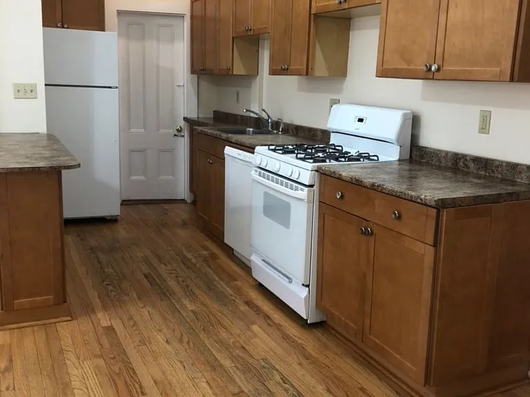 45 Laurel St — Photo 4