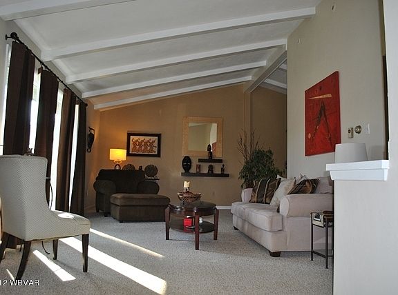 2nd image of 1012 Meadowlark Ln